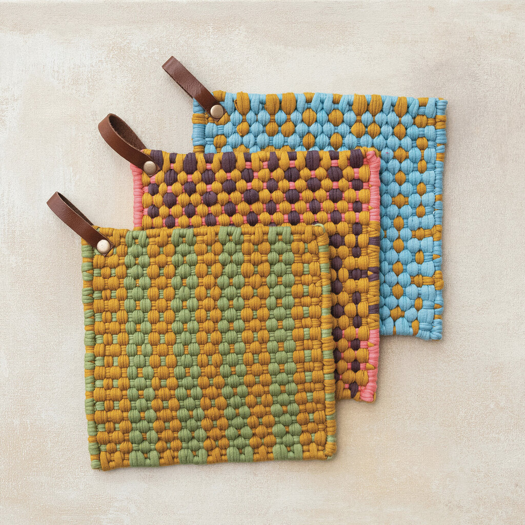 COTTON CROCHETED POT HOLDER WITH LEATHER LOOP