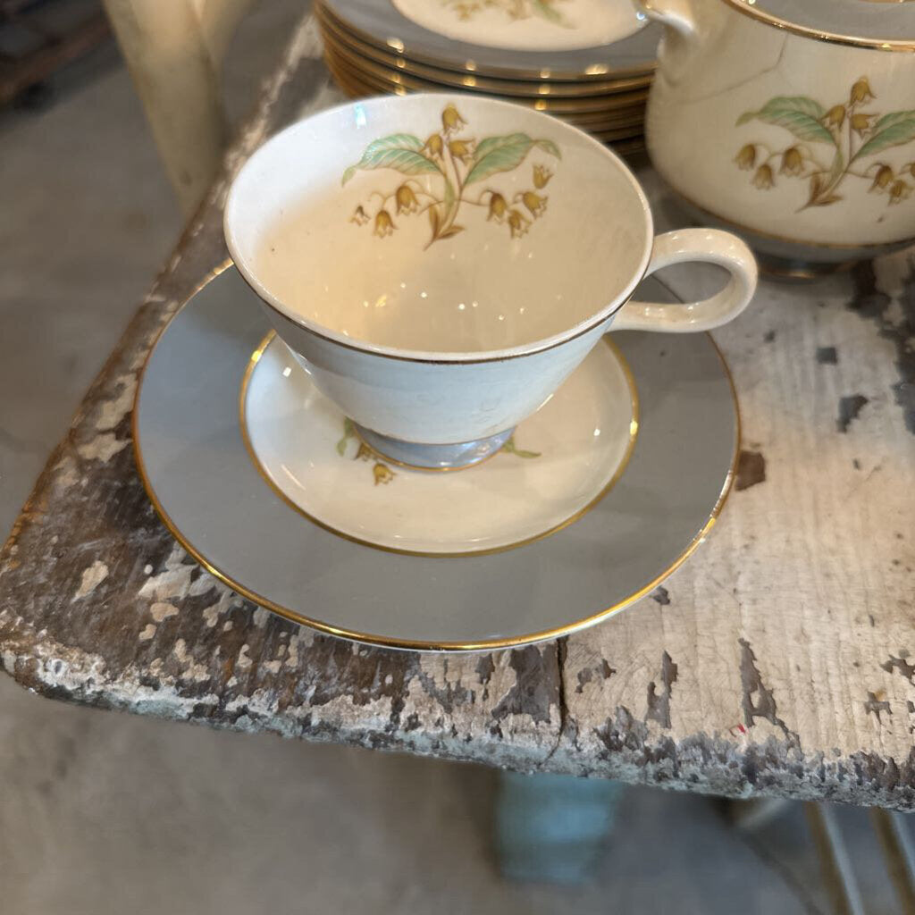 HOMER LAUGHLIN CAVALIER EGGSHELL "LILY OF THE VALLEY" DISH SET