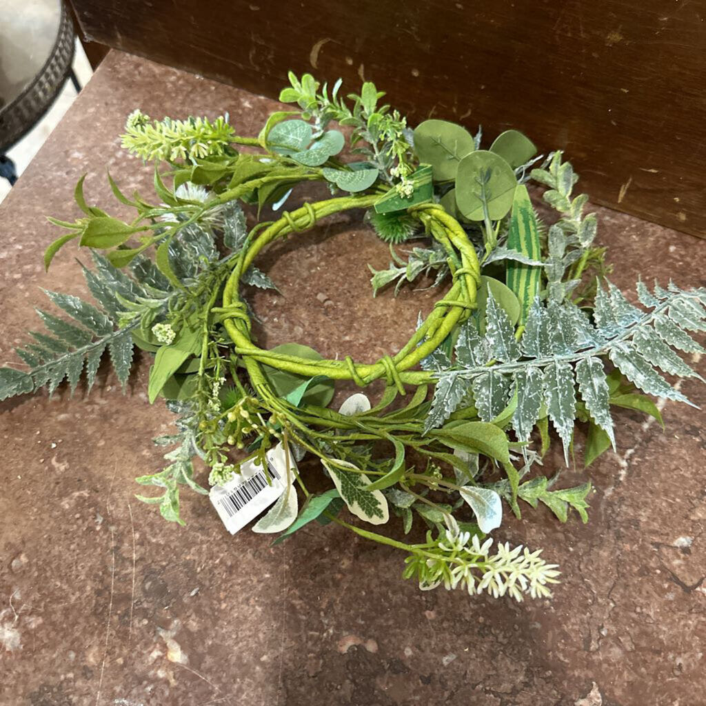 FERN AND WILDFLOWER CANDLE RING