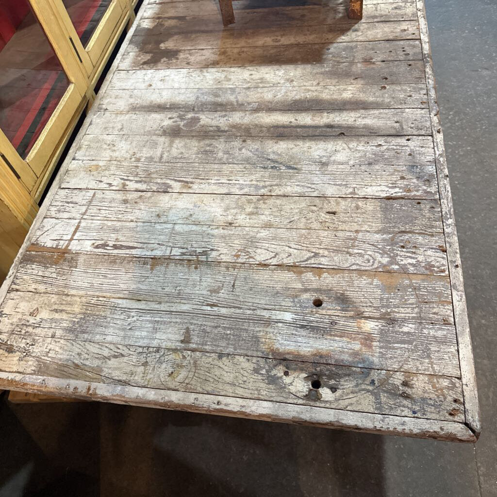 FARMHOUSE TABLE