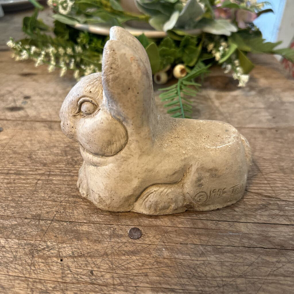 RESIN BUNNY