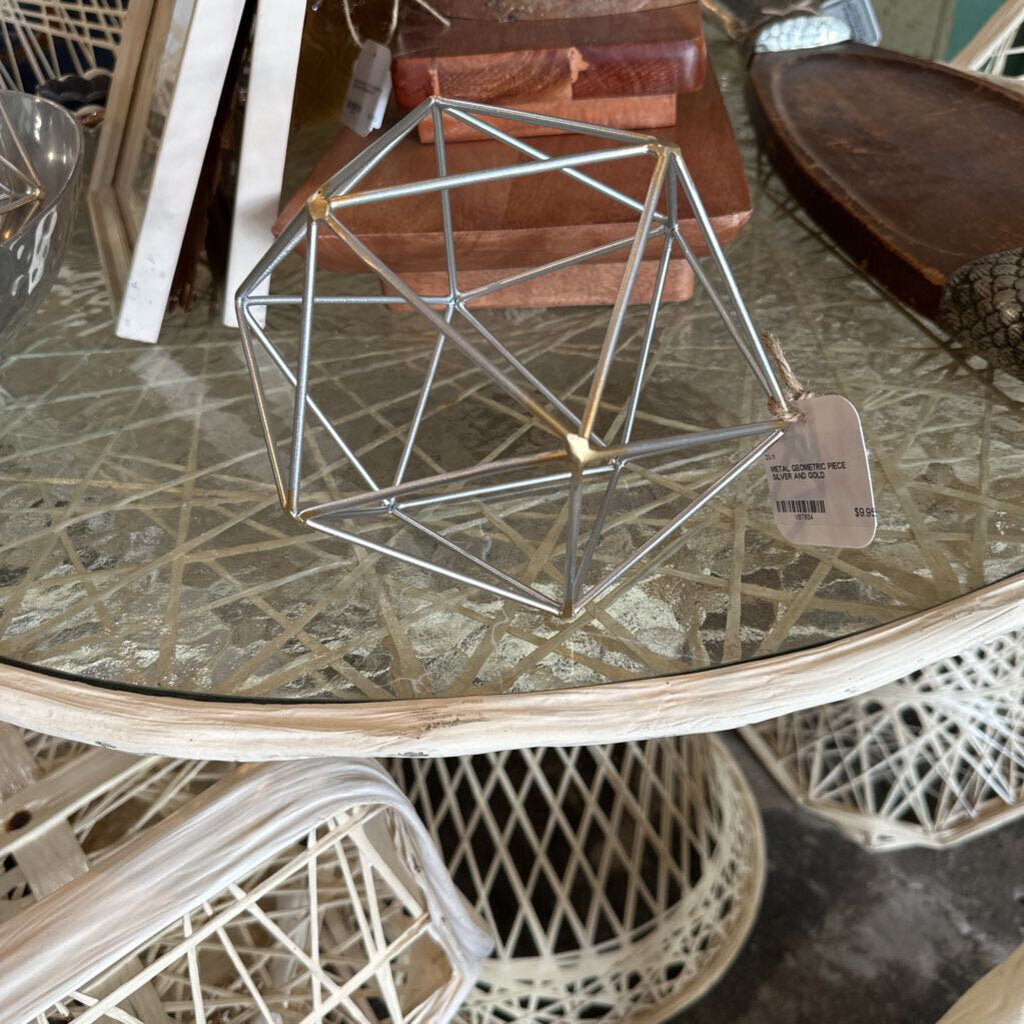 METAL GEOMETRIC PIECE
