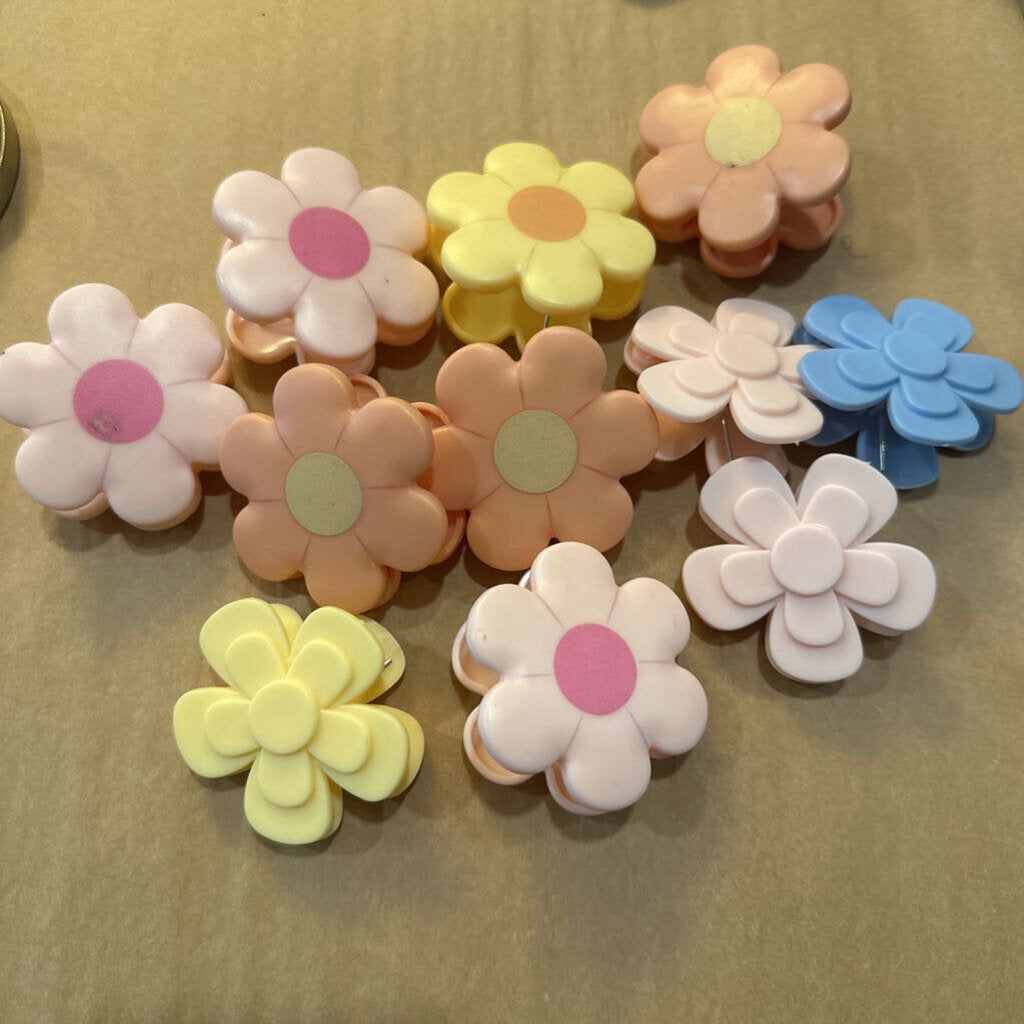 PLASTIC MAGNETIC FLOWER CLIP