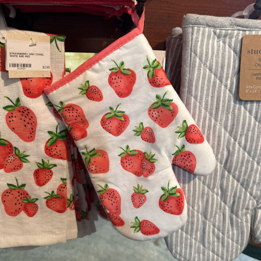 STRAWBERRY OVEN MITT