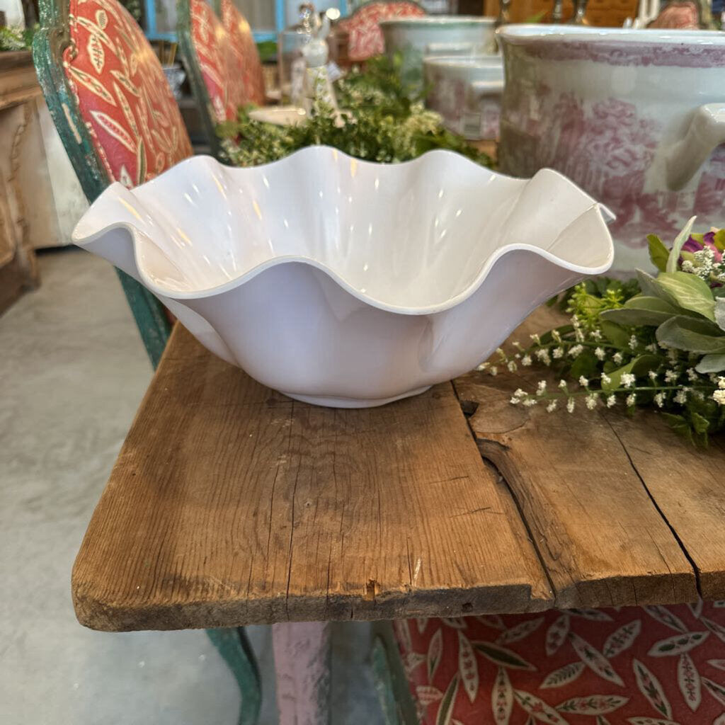 SCALLOPED EDGE MELAMINE BOWL