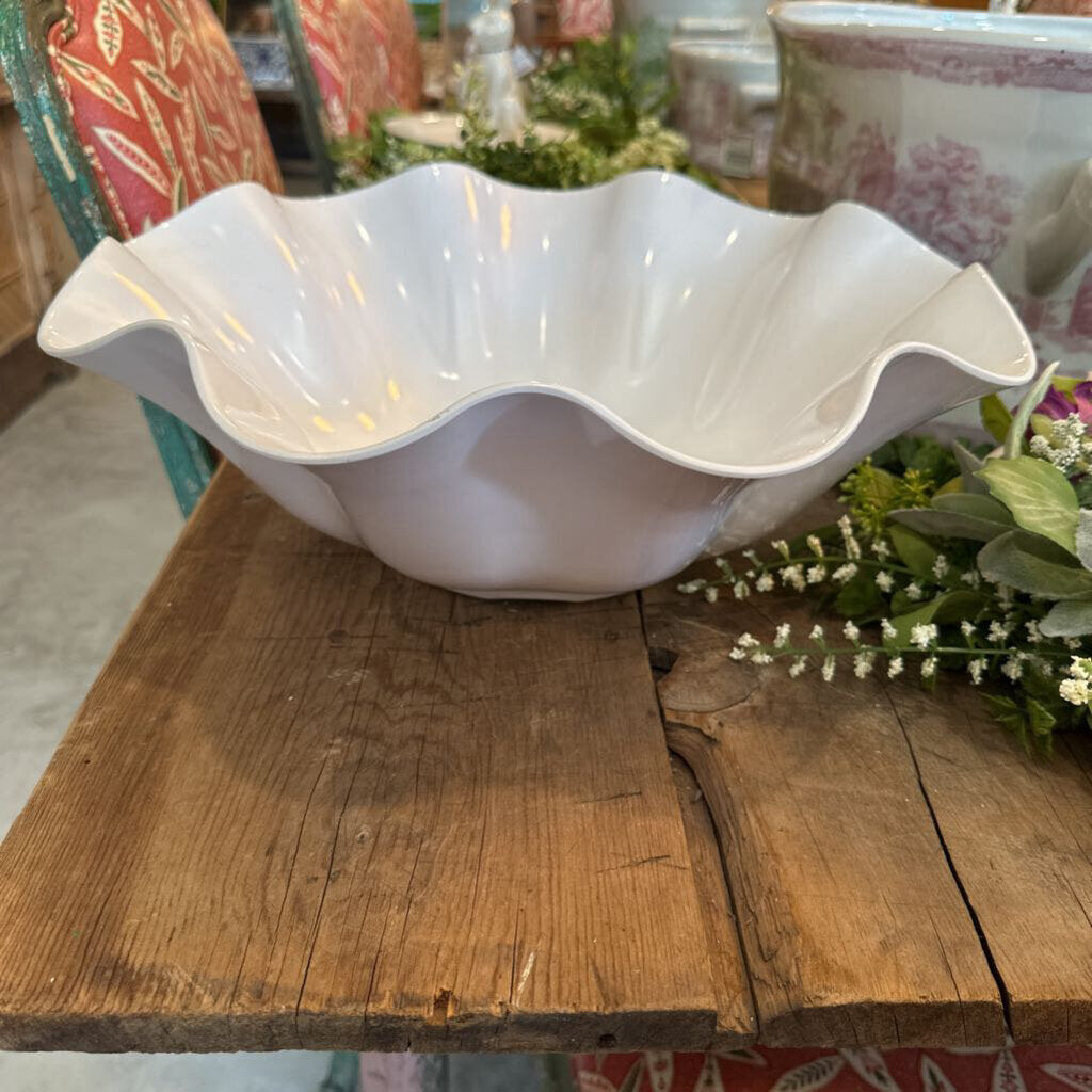 SCALLOPED EDGE MELAMINE BOWL