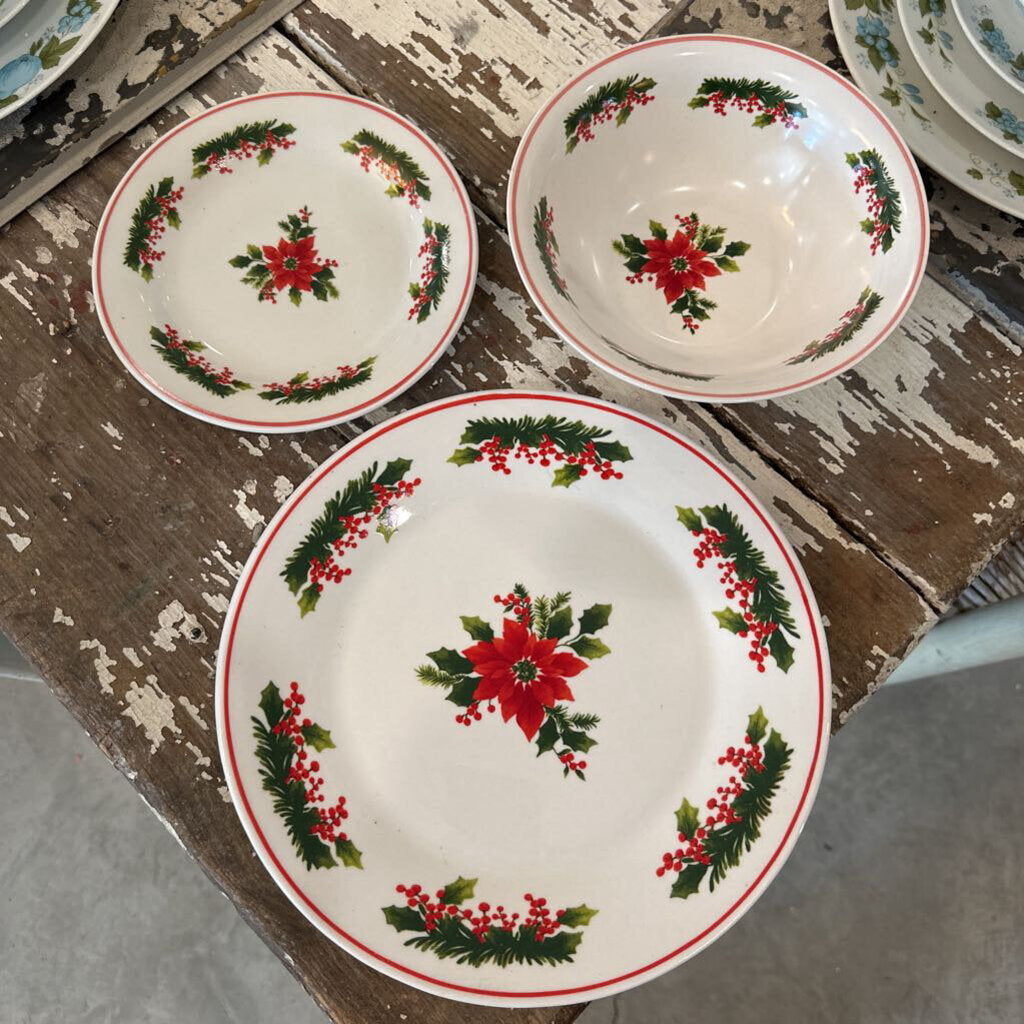 POINSETTIA AND HOLLY DISH SET