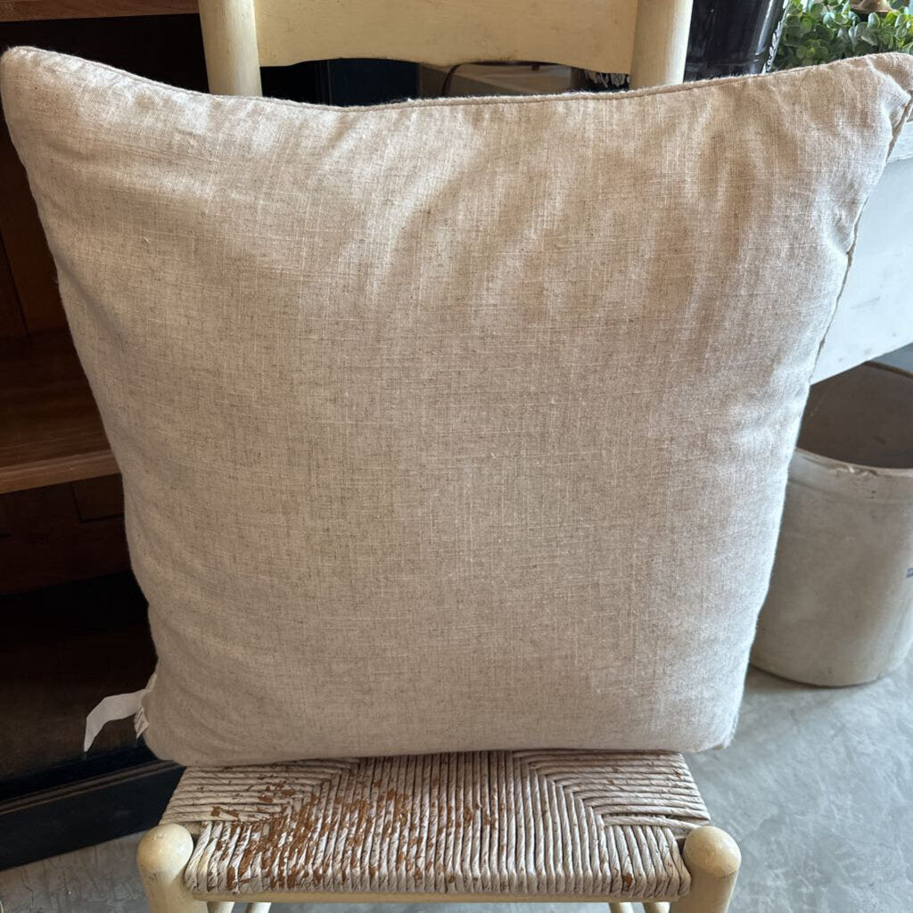 GEOMETRIC PATTERN PILLOW