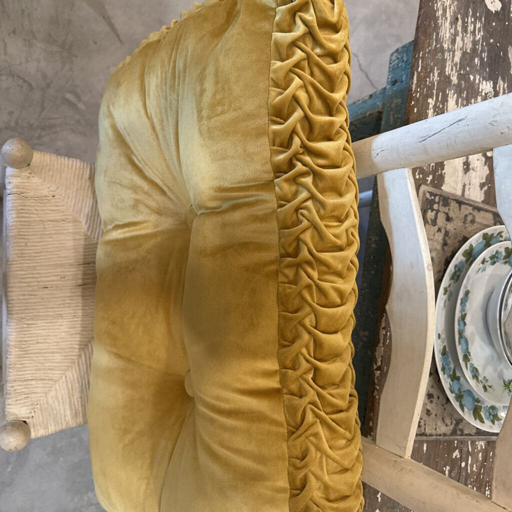 RECTANGULAR VELVET PILLOW