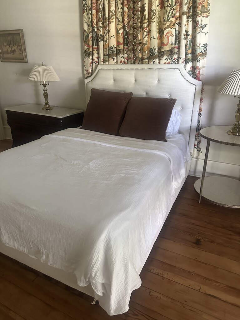 UPHOLSTERED HEADBOARD AND FRAME