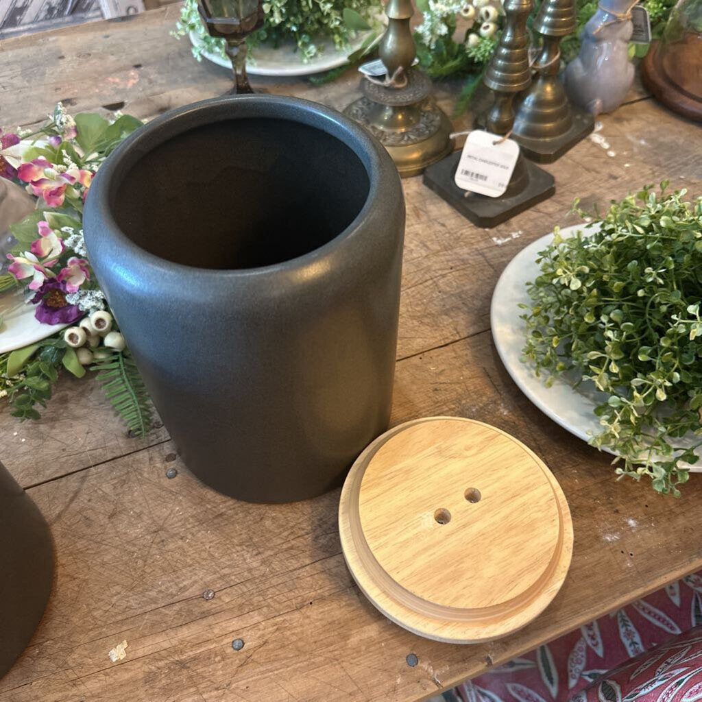 STONEWARE CANISTER WITH WOOD LID