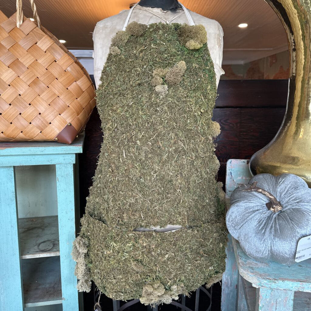 MOSS COVERED APRON