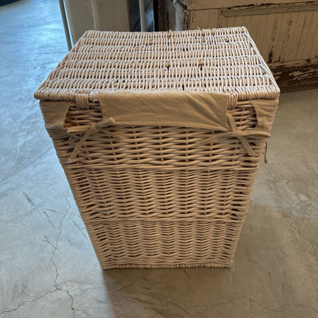 LINED WILLOW HAMPER