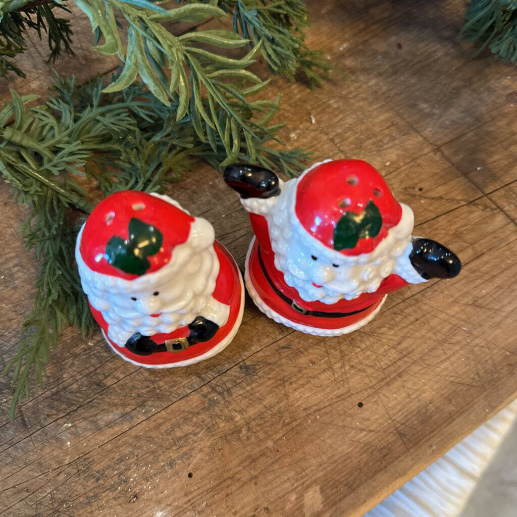 SANTA SALT AND PEPPER SHAKERS