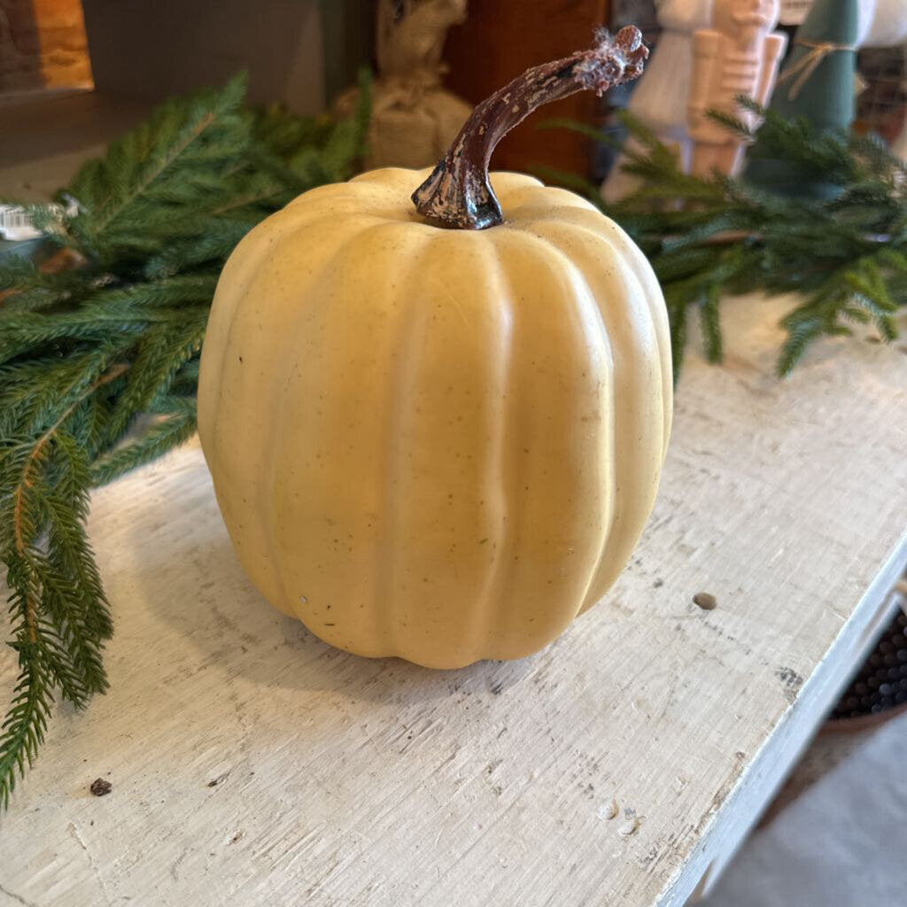 PLASTIC PUMPKIN