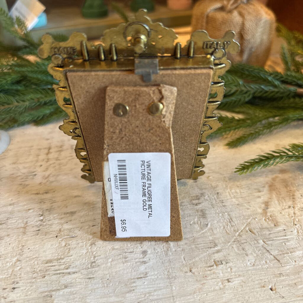 VINTAGE FILIGREE METAL PICTURE FRAME