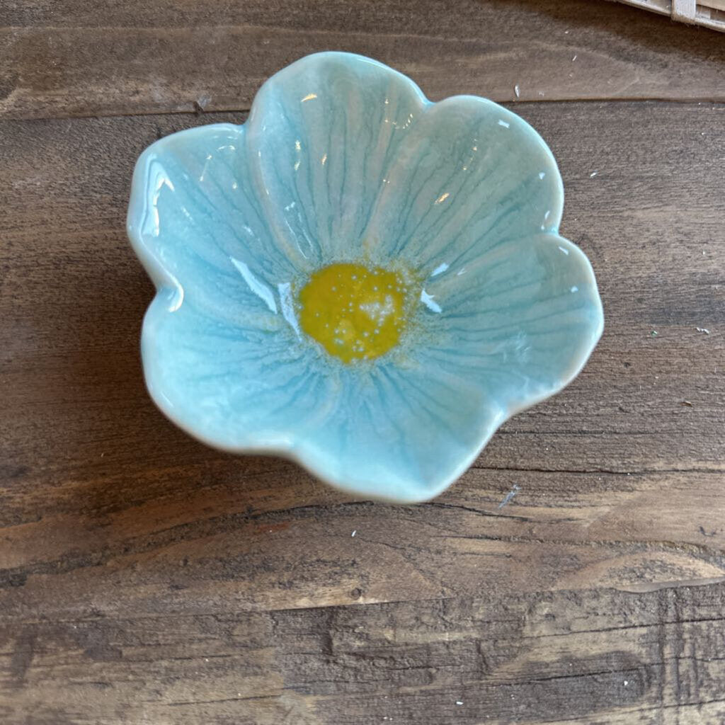 STONEWARE FLOWER SHAPED BOWL