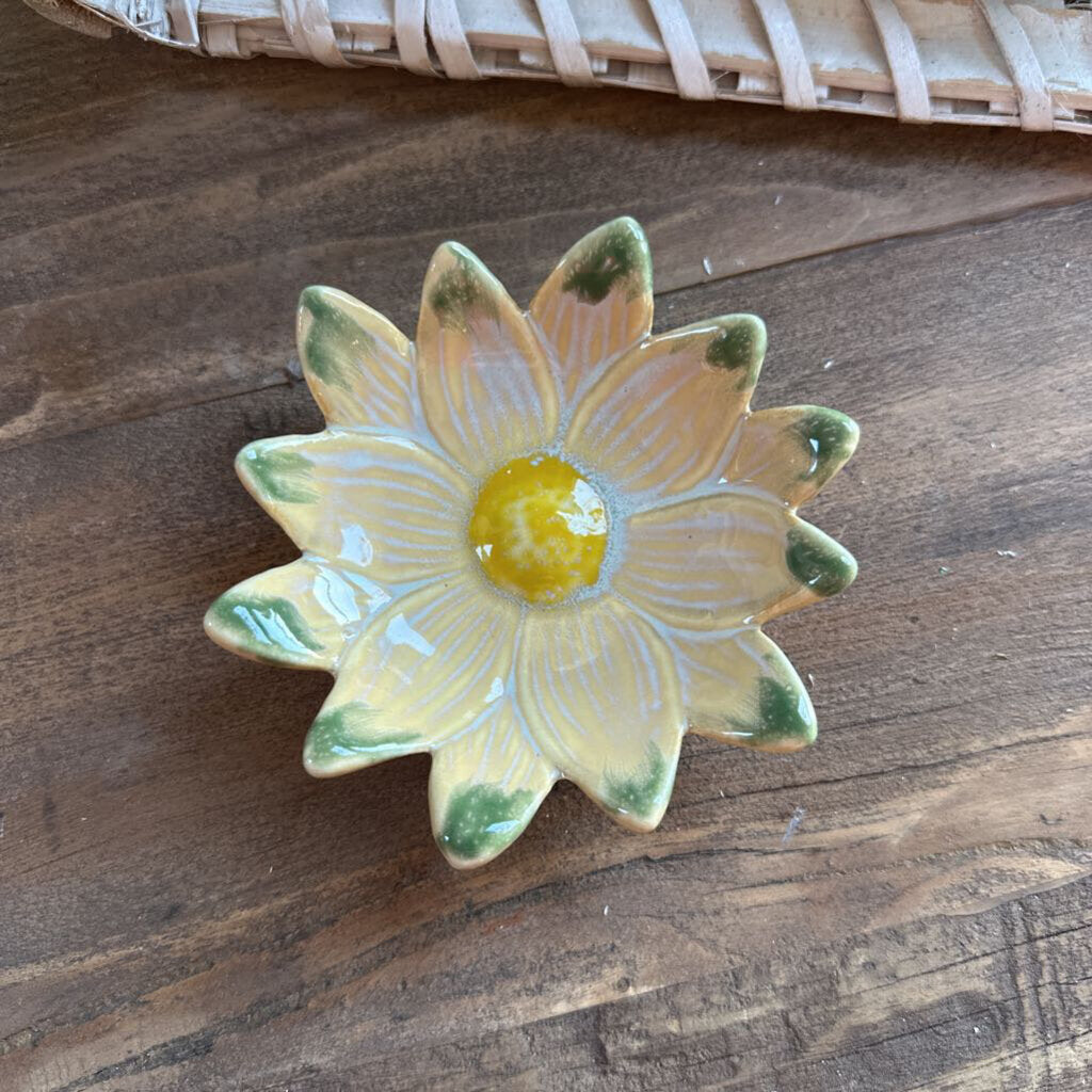 STONEWARE FLOWER SHAPED DISH