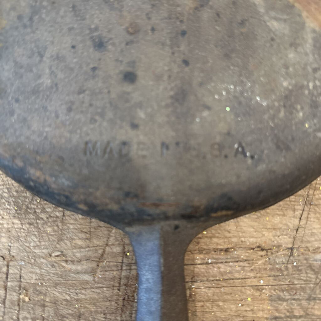 CAST IRON CORNBREAD SKILLET
