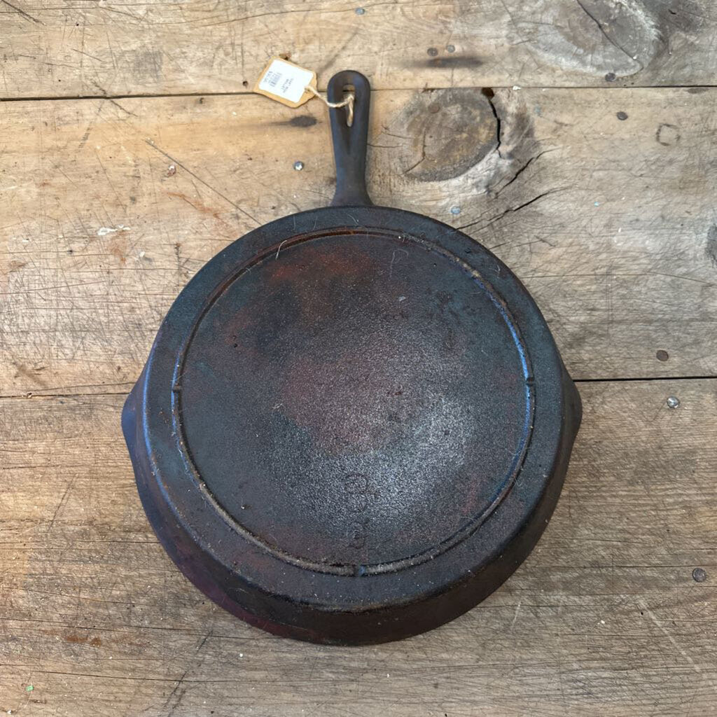 CAST IRON SKILLET