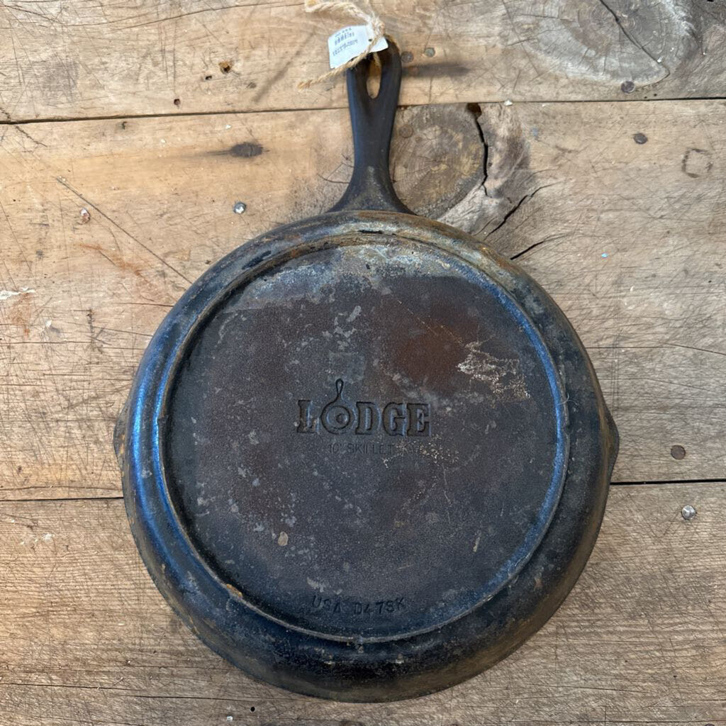 LODGE CAST IRON SKILLET