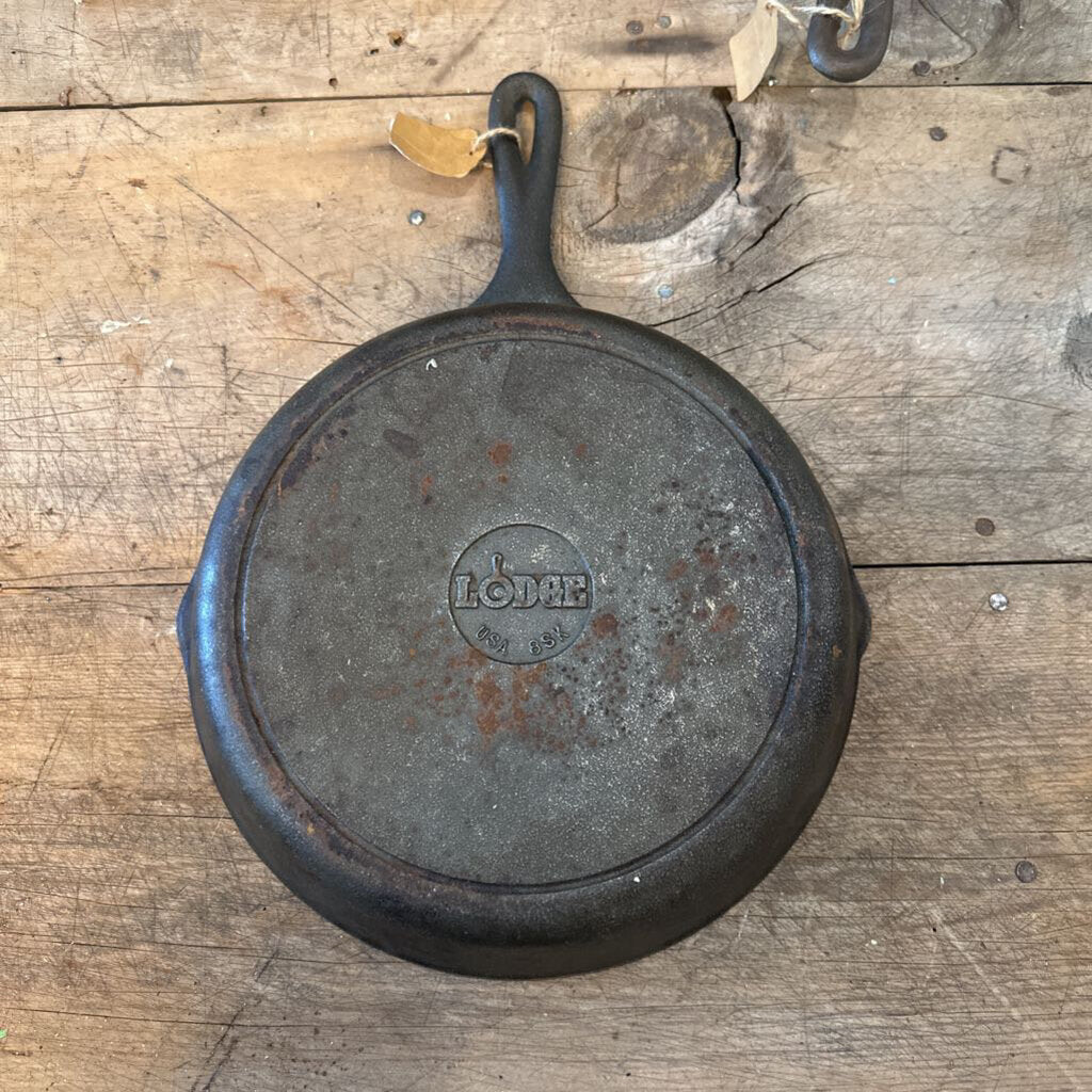 LODGE CAST IRON SKILLET