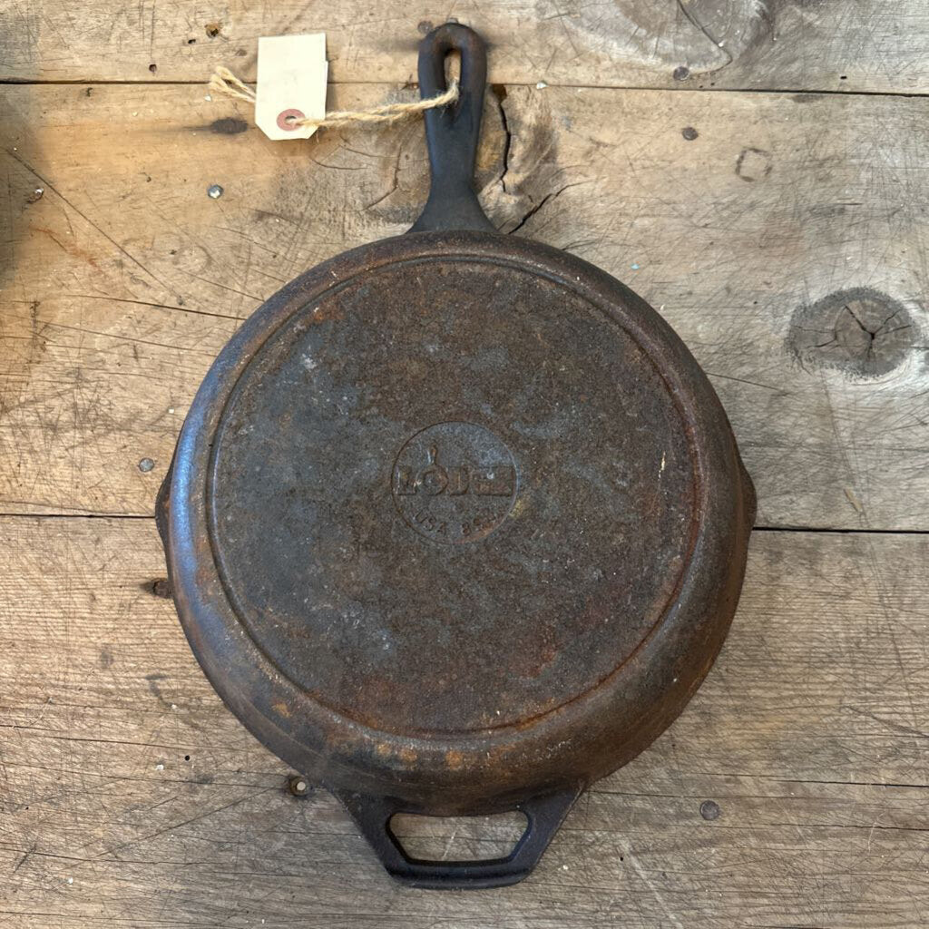 LODGE CAST IRON SKILLET