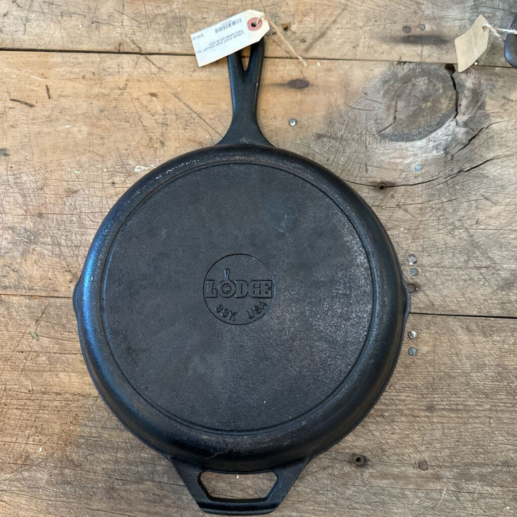 LODGE CAST IRON SKILLET WITH TWO HANDLES