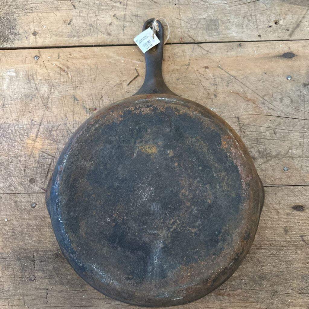 CAST IRON DEEP SKILLET