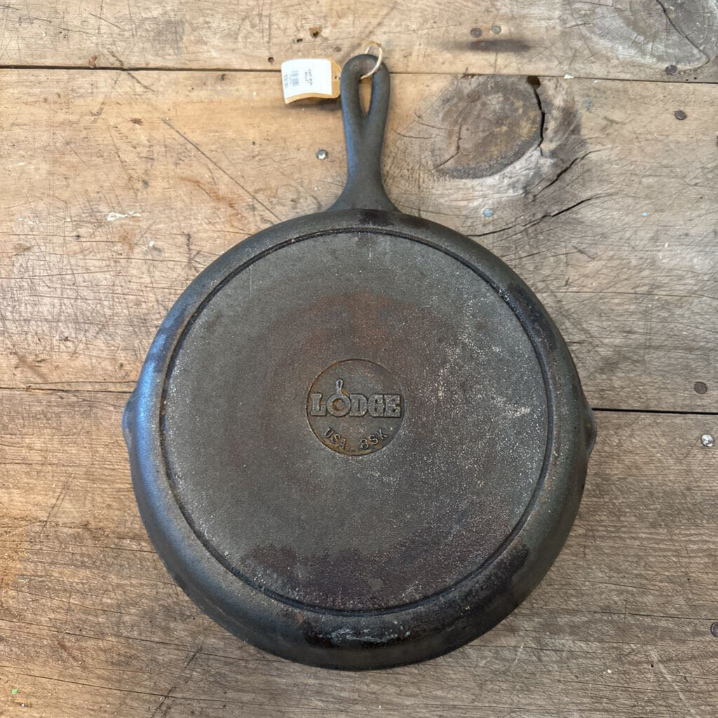 LODGE CAST IRON SKILLET