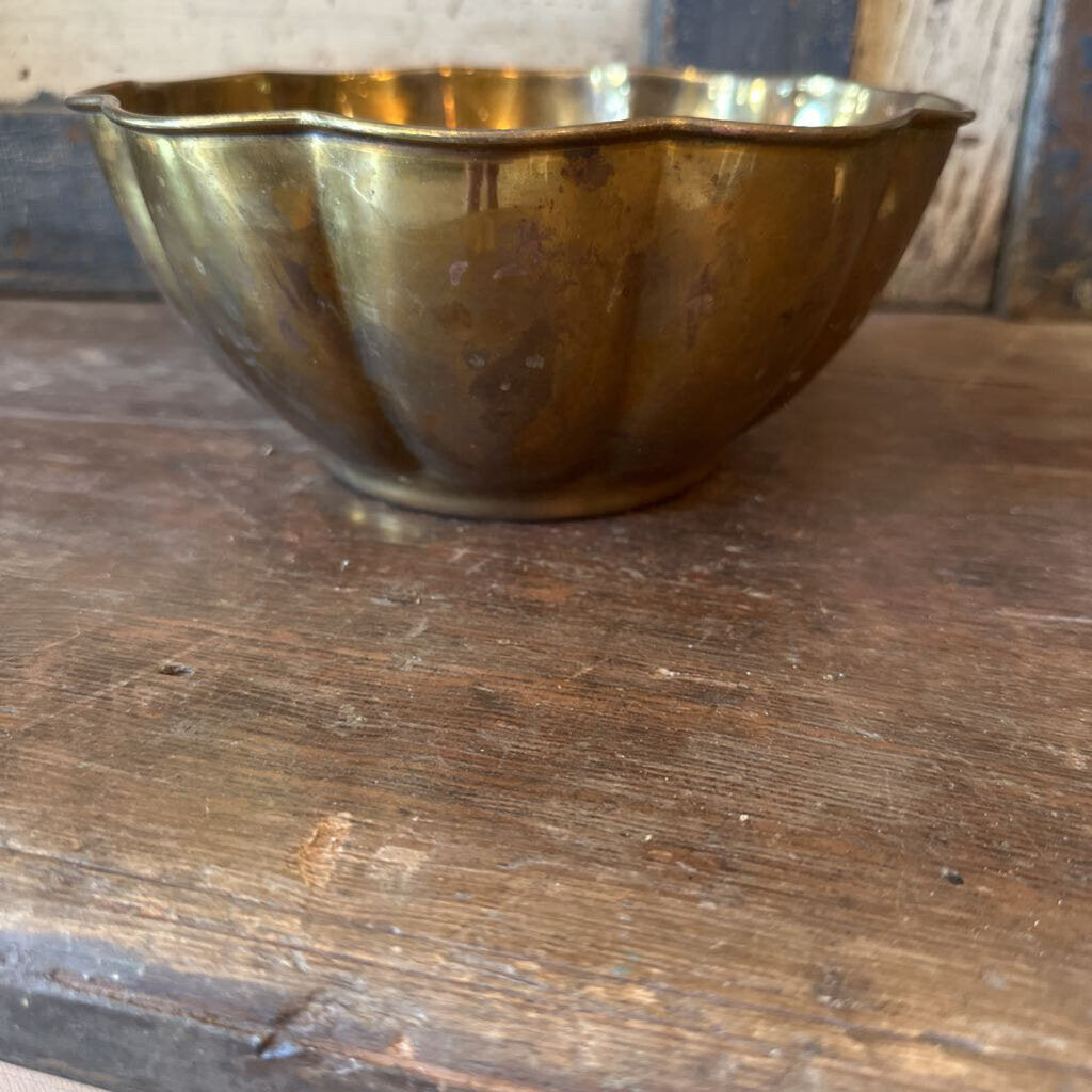 BRASS SCALLOPED BOWL