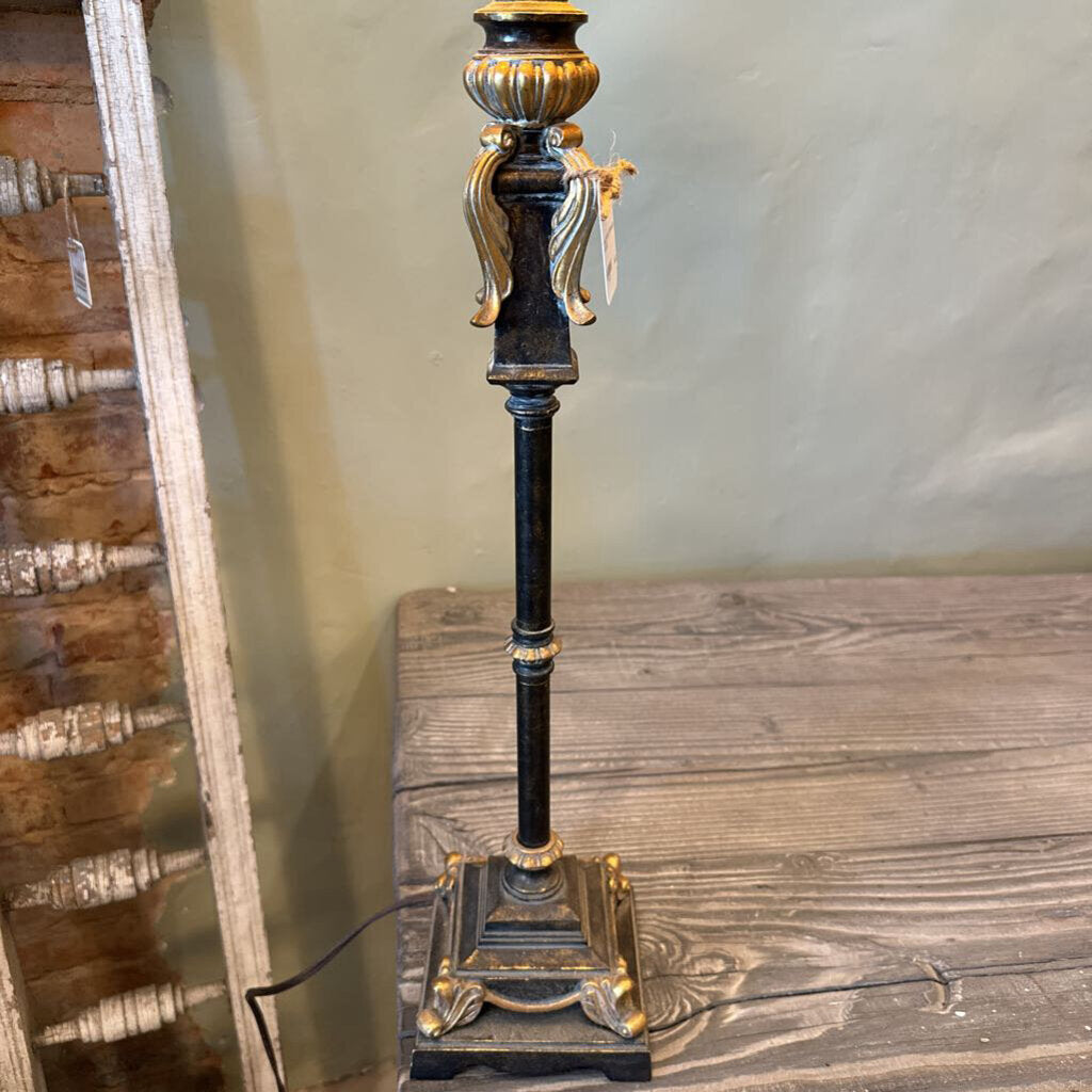 ORNATE METAL LAMP