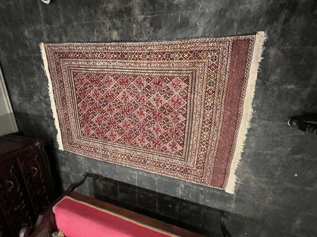 AREA RUG