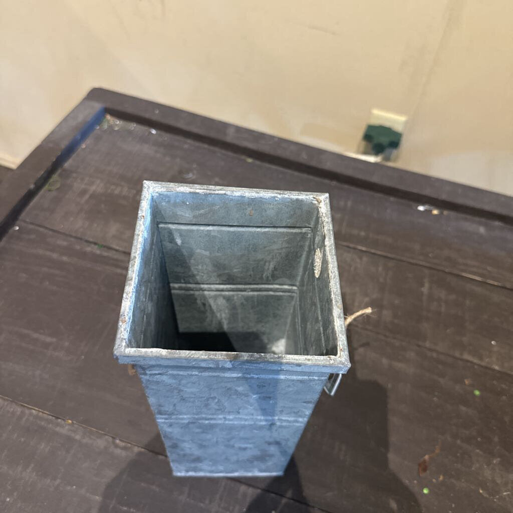 SQUARE METAL CONTAINER