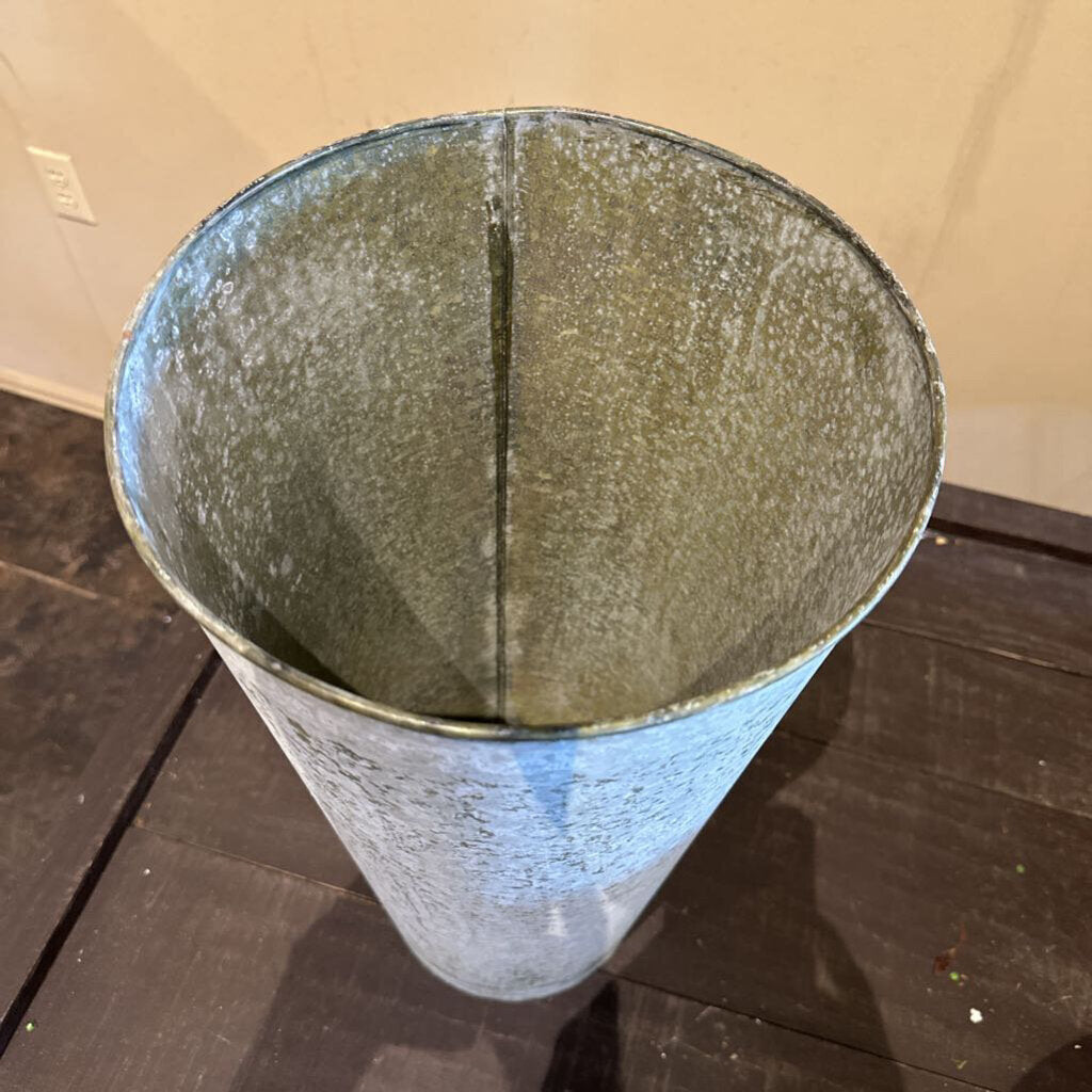 METAL FLOWER BUCKET
