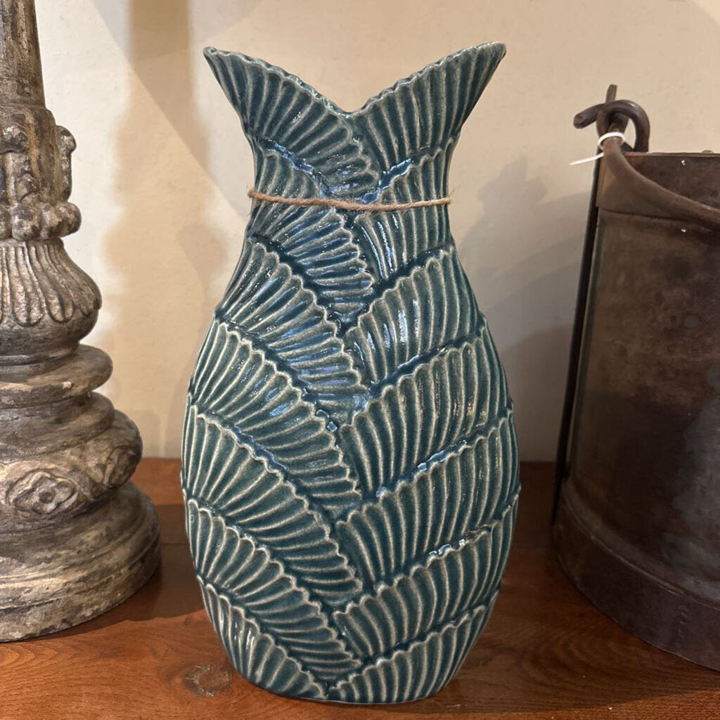 FEATHERED CERAMIC VASE