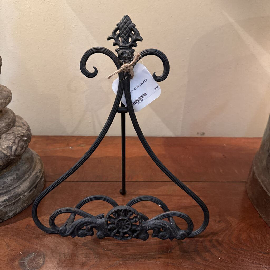 ORANATE EASEL
