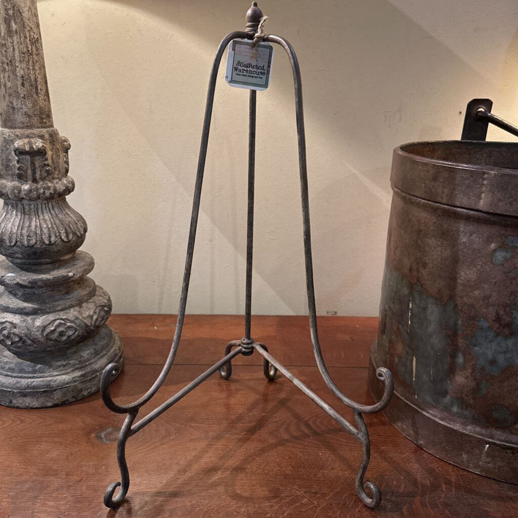 FOLDING METAL ART STAND