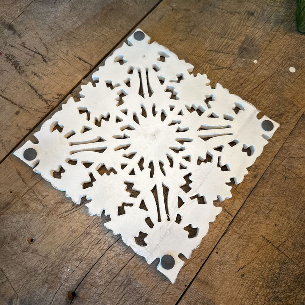 SNOWFLAKE SHAPED TRIVET
