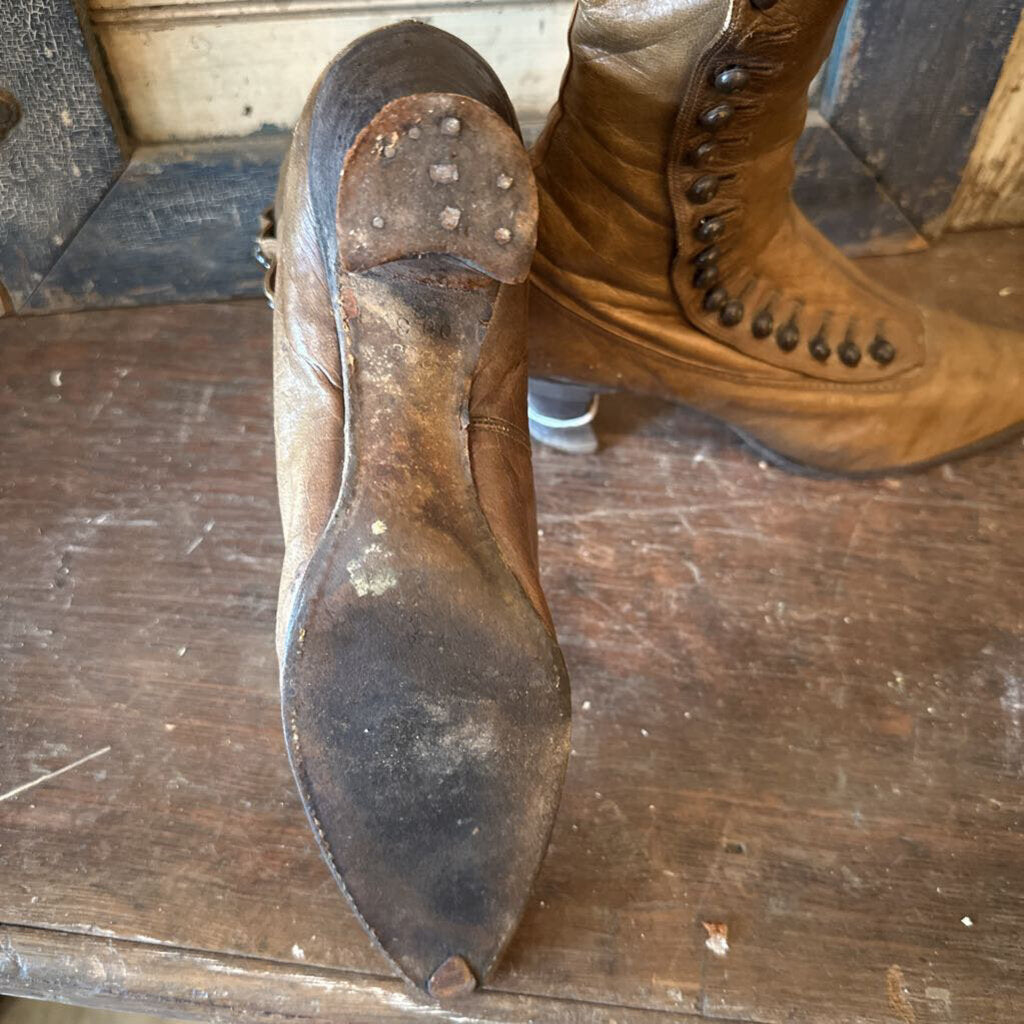 EARLY 1900'S LADIES BUTTON UP BOOTS