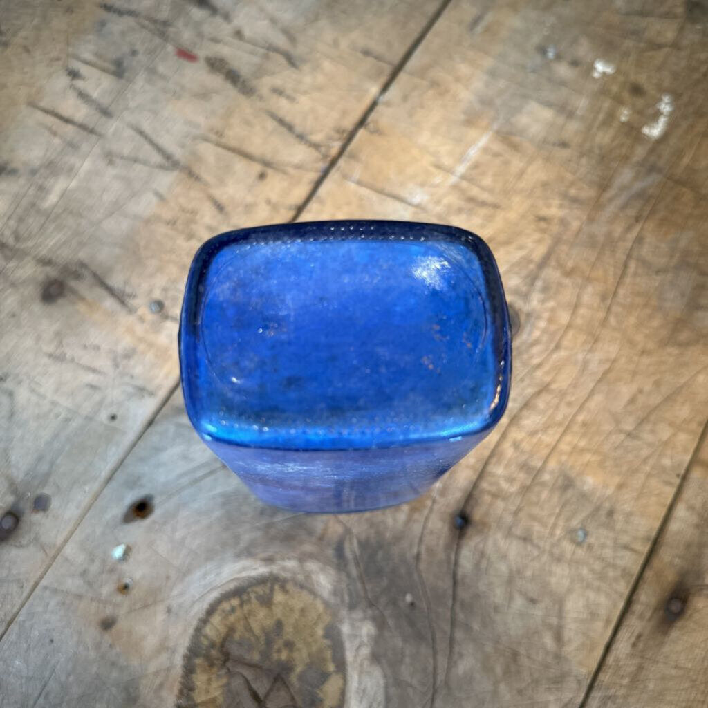 BOTTLE WITH LID