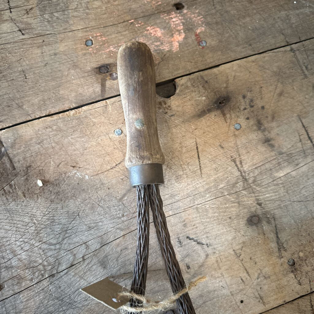 METAL RUG BEATER