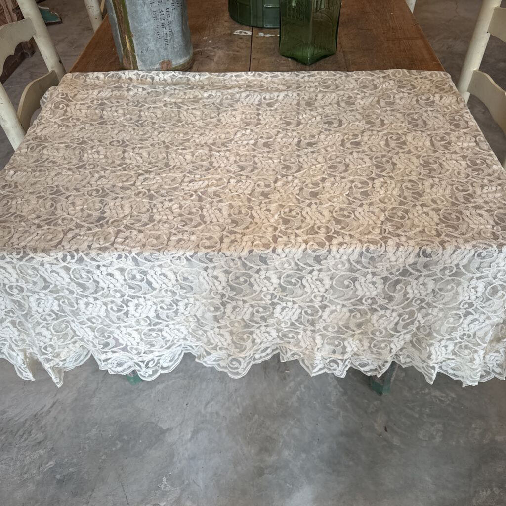 LACE TABLECLOTH
