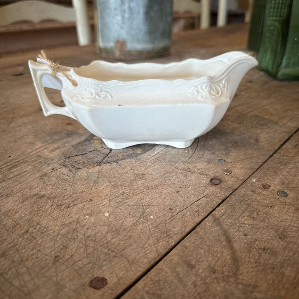 ROSE GARLAND GRAVY BOAT