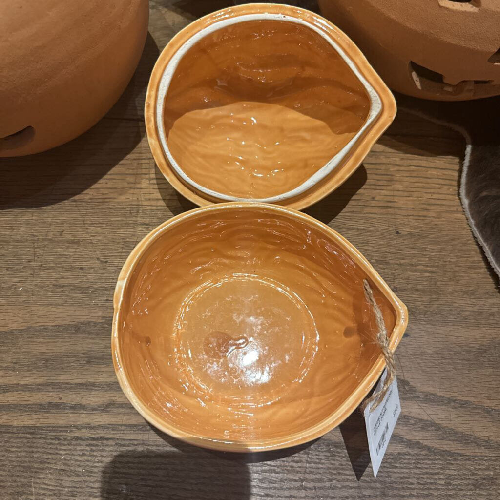 CERAMIC NUT SHAPED DISH WITH LID