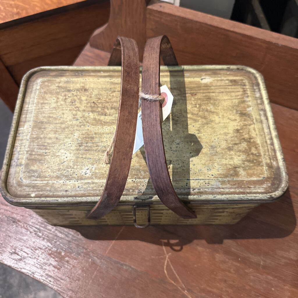 METAL PICNIC BASKET WITH WOODEN HANDLES FROM 1950'S
