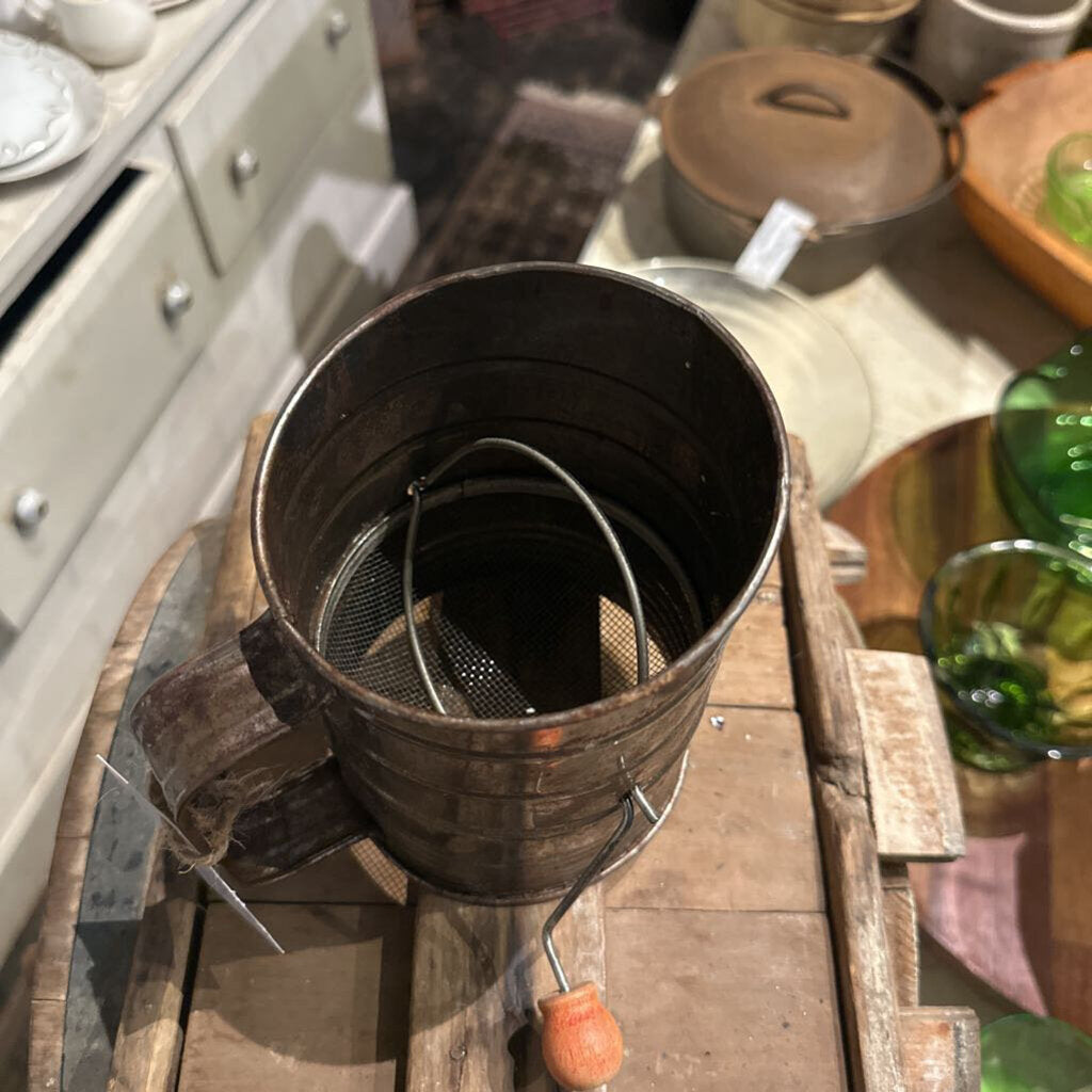 METAL FLOUR SIFTER