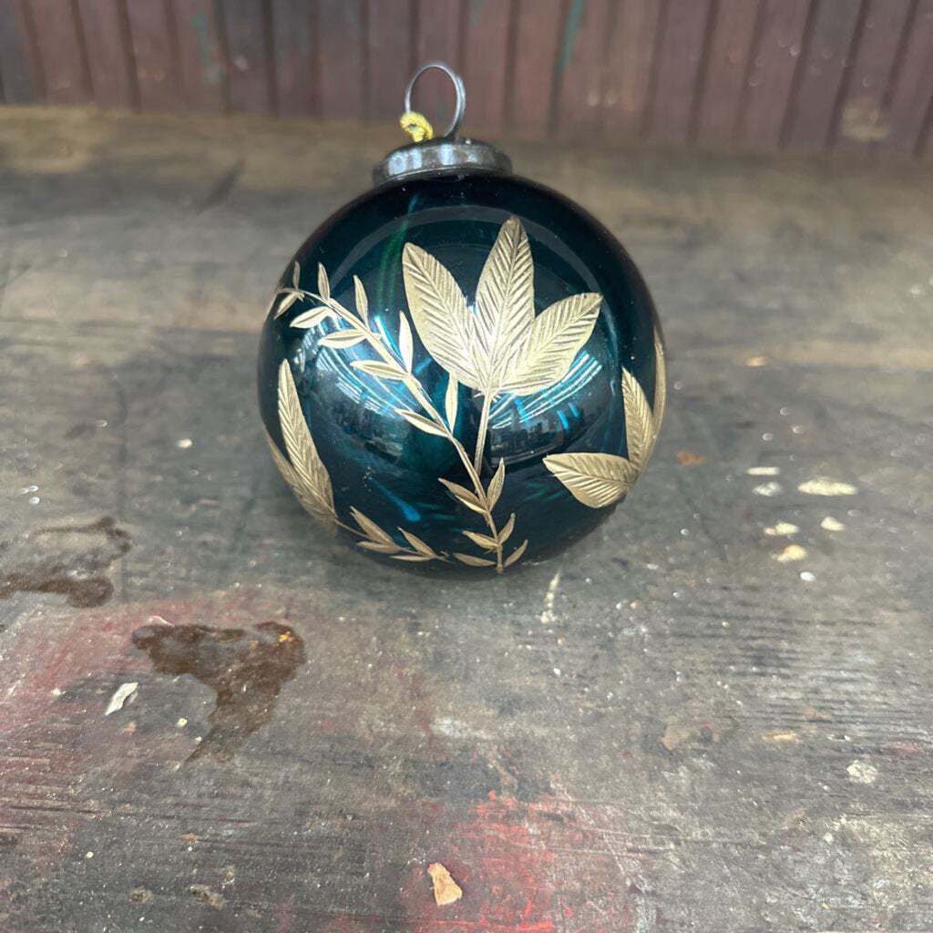 GLASS BALL ORAMENT WITH LEAVES