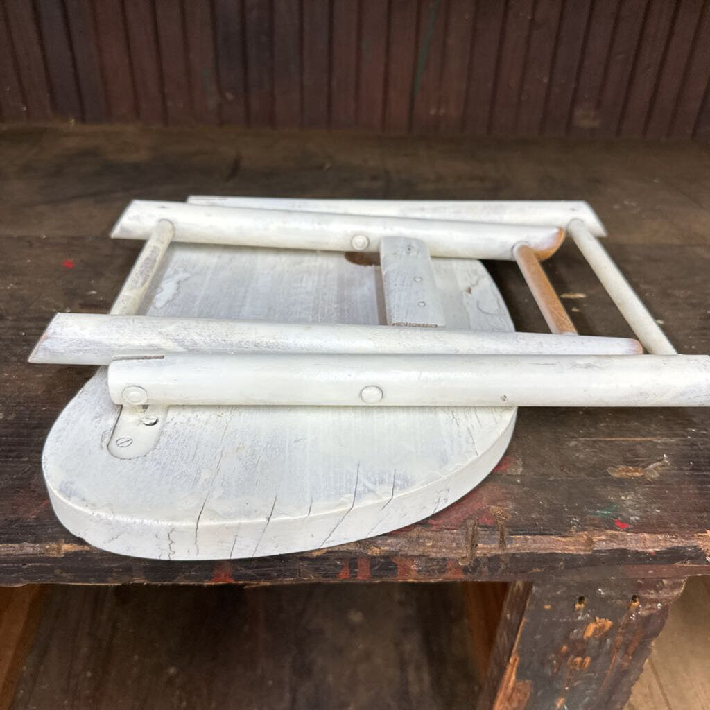 FOLDING STOOL