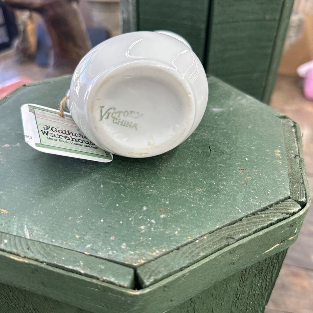 INDIVIDUAL CREAMER PITCHER